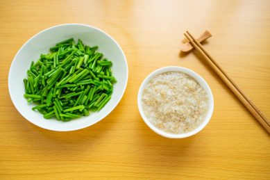 中餐减肥套餐藜麦粥配炒红薯茎