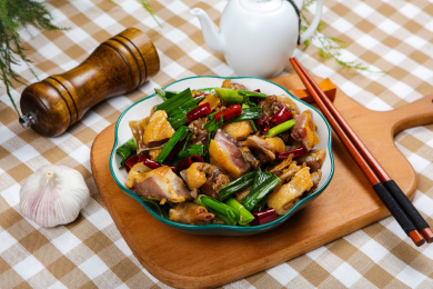 家常特色菜爆炒咸鸭肉