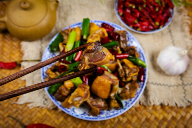 中餐美食特色菜小炒腊鸭肉