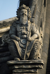 中国上海龙华寺垂脊神仙力士灰塑