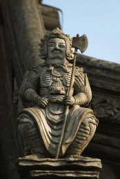 中国上海龙华寺垂脊神仙力士灰塑