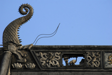 中国上海龙华寺正脊螭吻及装饰灰塑