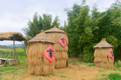 中国成都蔚然花海乡村旅游园林建筑粮仓 