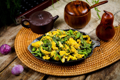 美食农家野菜香椿炒蛋