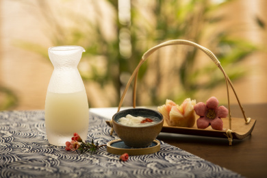 中华美食酒酿圆子和点心静物