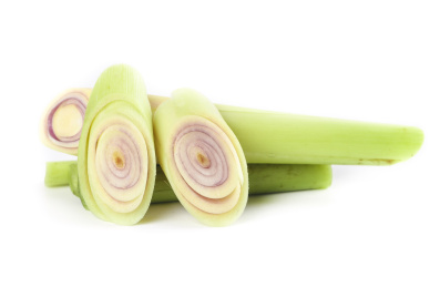 白底上切开的香茅草