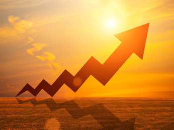 向上伸展的箭头