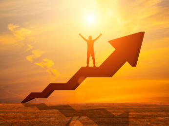 向上伸展的箭头