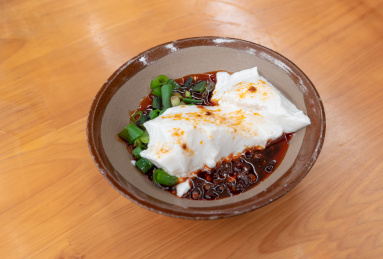 中国四川特色美食富顺豆花蘸水豆花饭特写