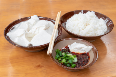 中国四川特色美食富顺豆花蘸水豆花饭特写