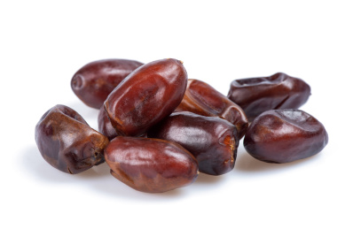 白底上的黑椰枣特写