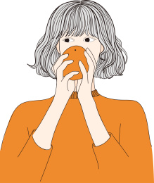  吃橘子的可爱时尚女孩