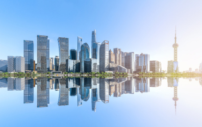 中国上海外滩建筑倒影