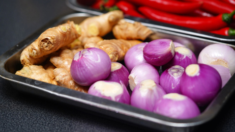 厨房里一盘葱姜蒜