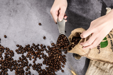 304不锈钢咖啡勺与咖啡豆