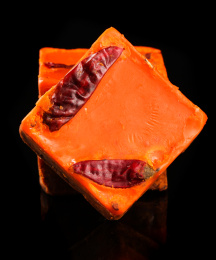 黑底上的老火锅底料