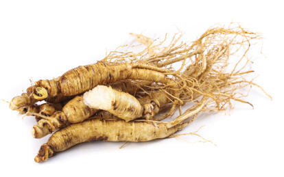 白底上放着一堆带土鲜人参