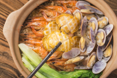 海鲜煲仔饭