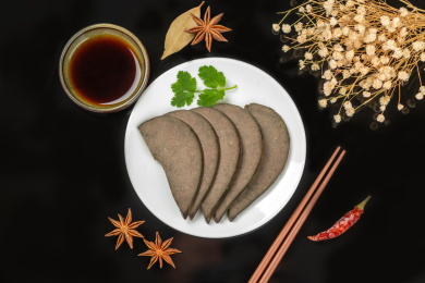 一盘酱羊肝特写