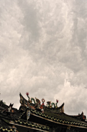 福建土楼群里妈祖庙上的龙饰