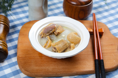 中餐传统美食菜肴咸鸭煮萝卜
