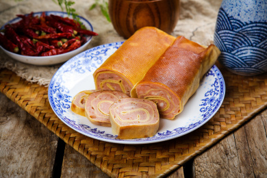 特色美食小吃豆腐皮肉卷