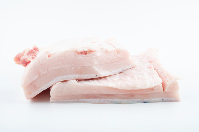 白背景上的猪肥膘肥肉