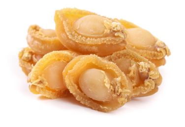 白底上放着一堆淡晒鲍鱼干