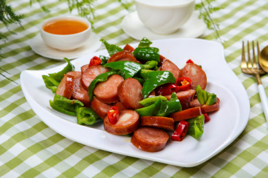 美味家常菜辣椒爆炒香肠
