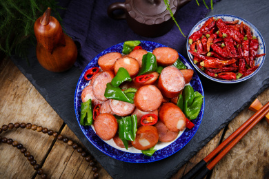 东北特色菜辣椒炒红肠