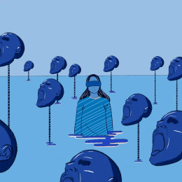 周围人都叫喊着一个人在水里出不来