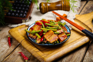 家常菜豆角炒腊肉