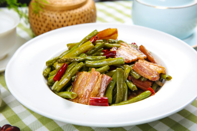 特色农家菜长豇豆炒腊肉
