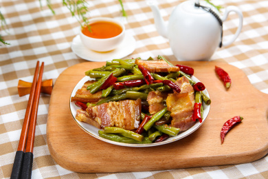 特色农家菜长豇豆炒腊肉