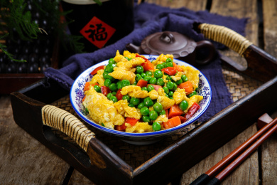 中餐美食菜肴清炒豌豆胡萝卜鸡蛋