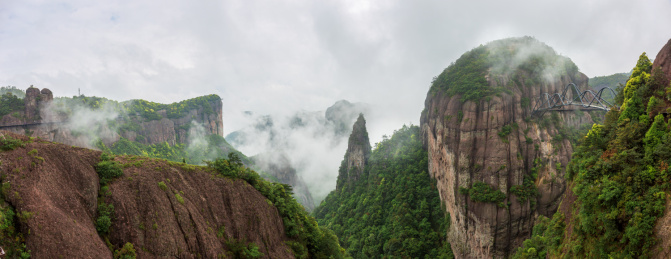 雨后云雾缭绕的浙江台州仙居神仙居景区 