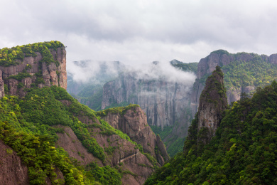 雨后云雾缭绕的浙江台州仙居神仙居景区 