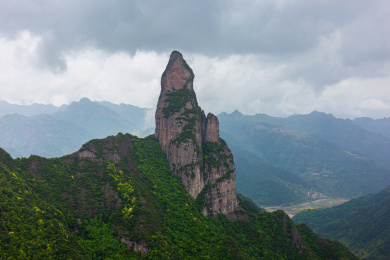 雨后云雾缭绕的浙江台州仙居神仙居景区 