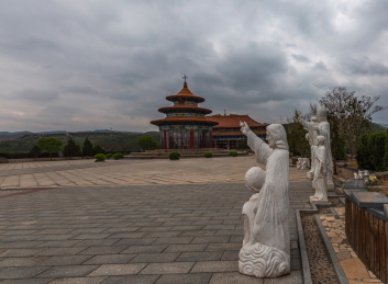 山西太原洞儿沟教堂七苦山天主教祭坛风光