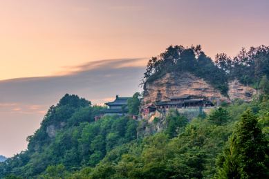 中国湖北十堰武当山南岩宫日暮风光