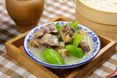 中餐菜肴美食莴笋煮咸鸭