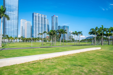 中国深圳前海CBD建筑风光和大草坪