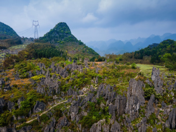 航拍贵州兴义国家地质公园的泥凼石林