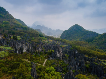 航拍贵州兴义国家地质公园的泥凼石林