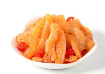 白背景上摆放的魔芋丝魔芋爽