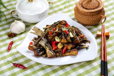 美味下酒菜烟熏鱼尾