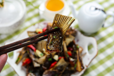 美味下酒菜烟熏鱼尾