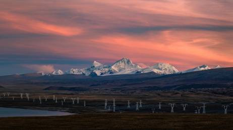 中国西藏阿里摩拉门青峰/希夏邦马峰