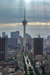 四川成都市339电视塔与城市天际线