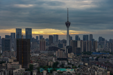 四川成都市339电视塔与城市天际线